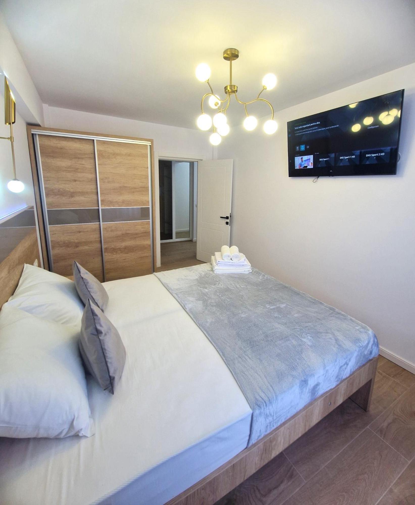 Ultracentral Luxury Apartament Curtea De Arges Luaran gambar